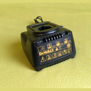 Ładowarka DeWALT DE9116 NiMH NiCd 7.2-18V 2.8A