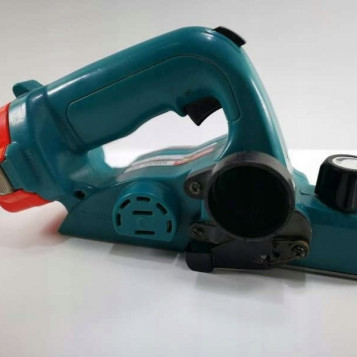 Strug akumulatorowy Makita 1050D 12V + ładowarka i bateria